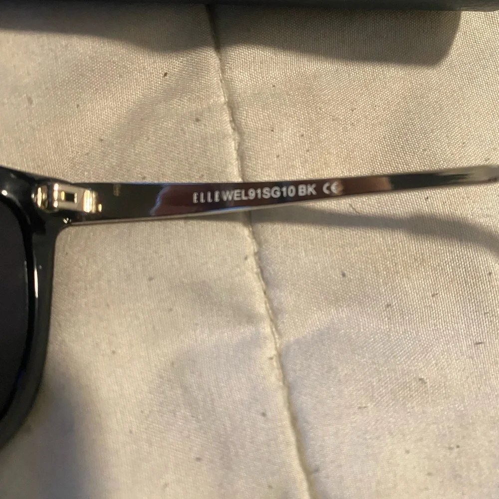 Elle Black Round  Women's Sunglasses